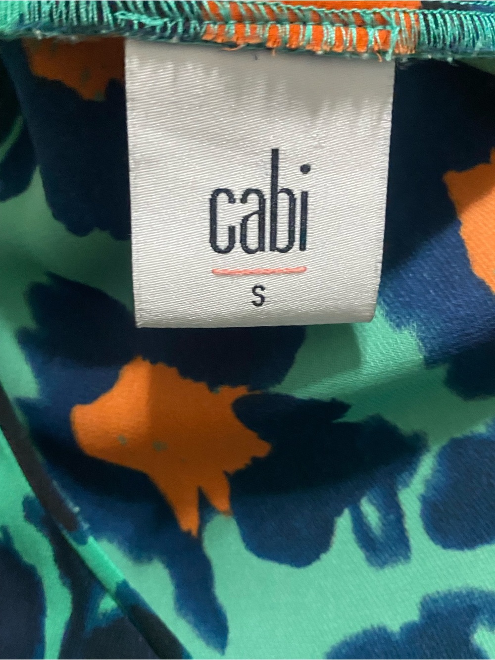Cabi Floral V-Neck High/Low Top - Picture 3 of 3